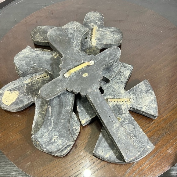 5 Pc set  Beautiful Gothic Crosses made of Resin Plaster. Perfect for the Garden - Picture 5 of 16